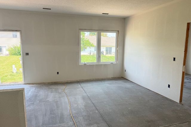 728 SE Ponds Edge Lane, Ankeny, IA 50021