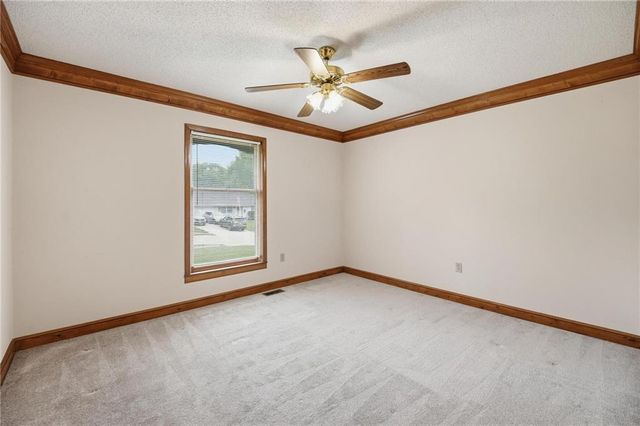 6720 N Indiana Avenue, Kansas City, MO 64119