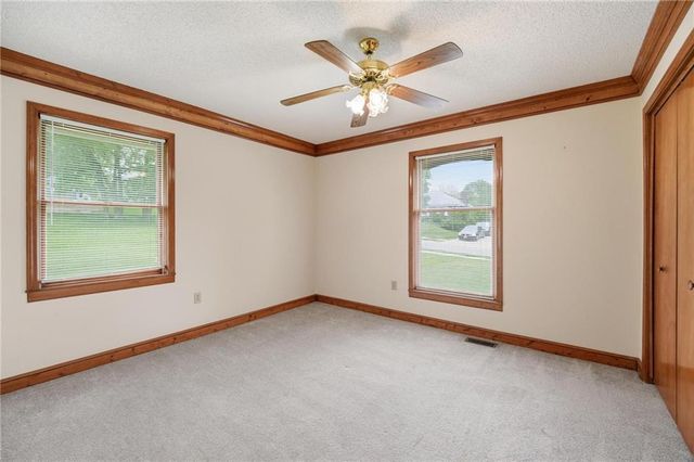 6720 N Indiana Avenue, Kansas City, MO 64119