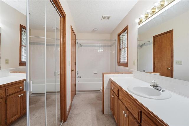 6720 N Indiana Avenue, Kansas City, MO 64119