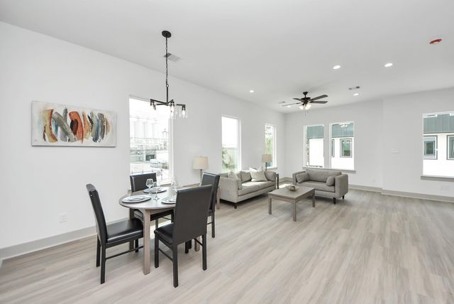 5302 Kindred Garden Lane B, Houston, TX 77091