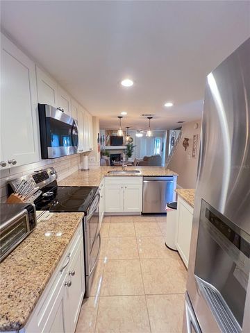 6721 121ST AVENUE E, Largo, FL 33773