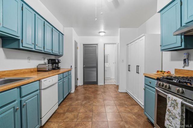 190 Country Club Drive, Florida, NY 10921