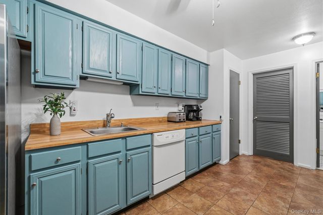 190 Country Club Drive, Florida, NY 10921