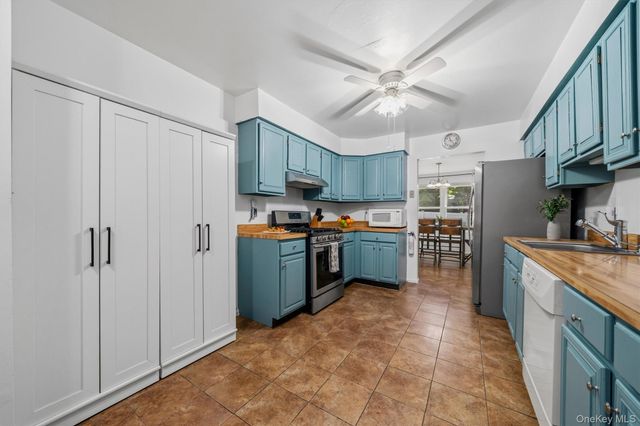 190 Country Club Drive, Florida, NY 10921