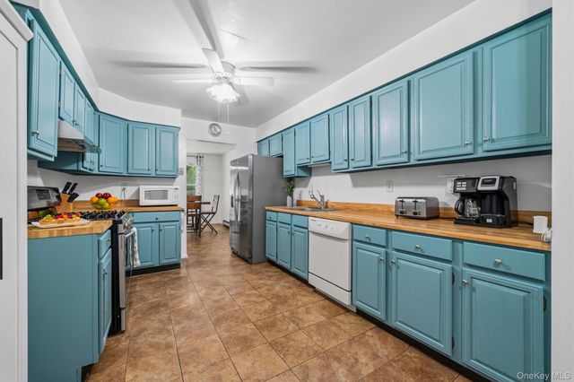 190 Country Club Drive, Florida, NY 10921