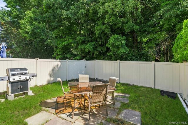 190 Country Club Drive, Florida, NY 10921