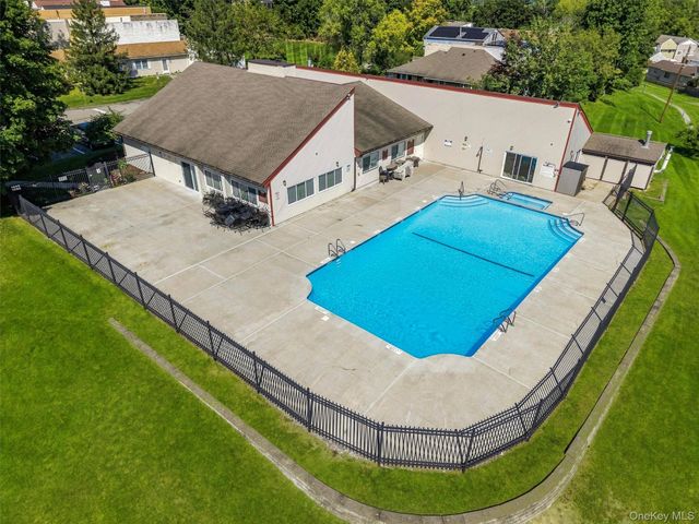 190 Country Club Drive, Florida, NY 10921
