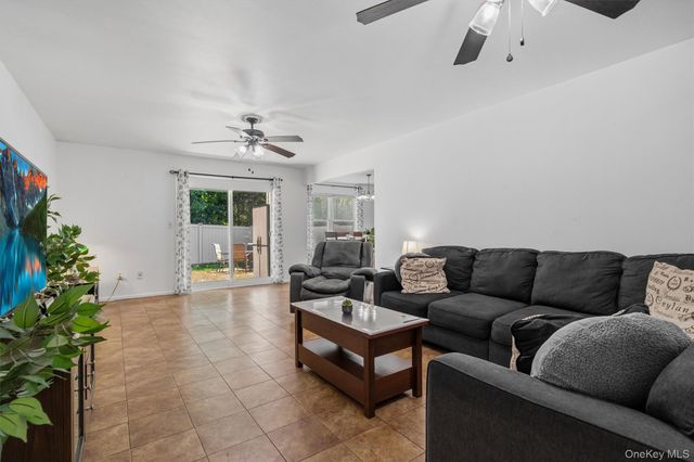 190 Country Club Drive, Florida, NY 10921