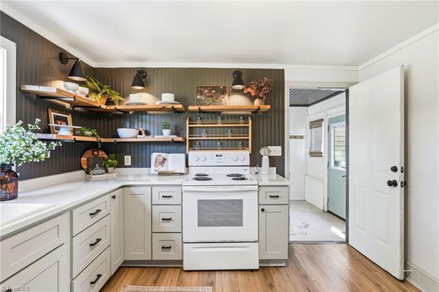 2758 Martin Street, Walkertown, NC 27051