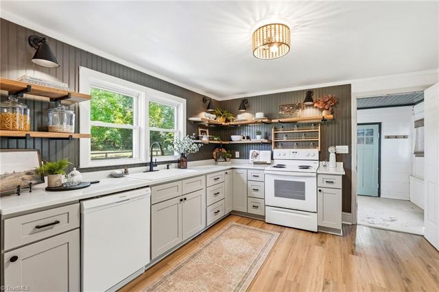 2758 Martin Street, Walkertown, NC 27051