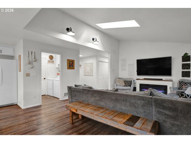 1265 LAUREL St, Florence, OR 97439