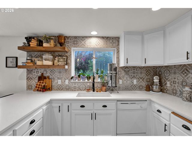 1265 LAUREL St, Florence, OR 97439