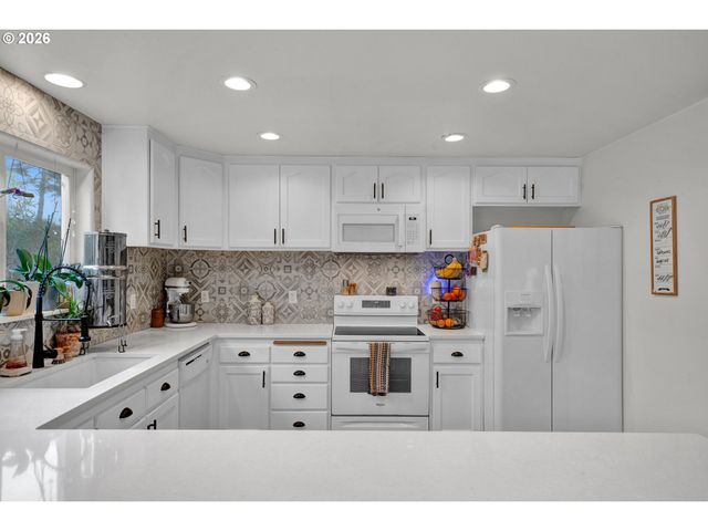 1265 LAUREL St, Florence, OR 97439