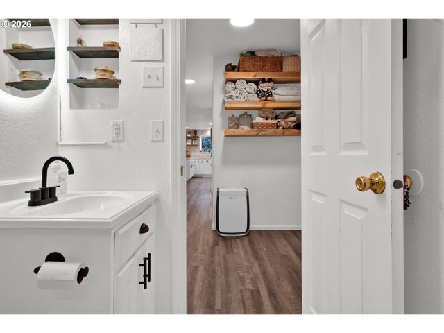 1265 LAUREL St, Florence, OR 97439