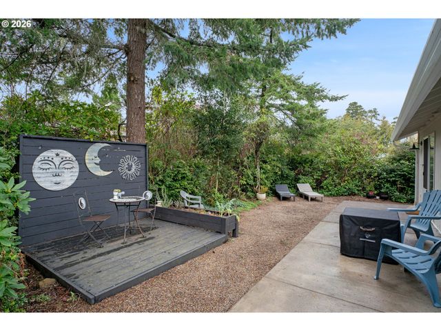 1265 LAUREL St, Florence, OR 97439