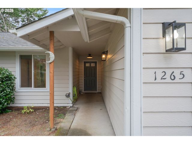 1265 LAUREL St, Florence, OR 97439