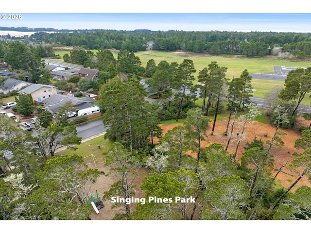 1265 LAUREL St, Florence, OR 97439