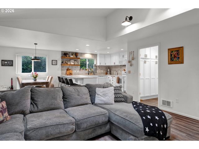 1265 LAUREL St, Florence, OR 97439