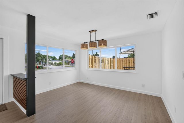 665 W 7th Street, Riviera Beach, FL 33404