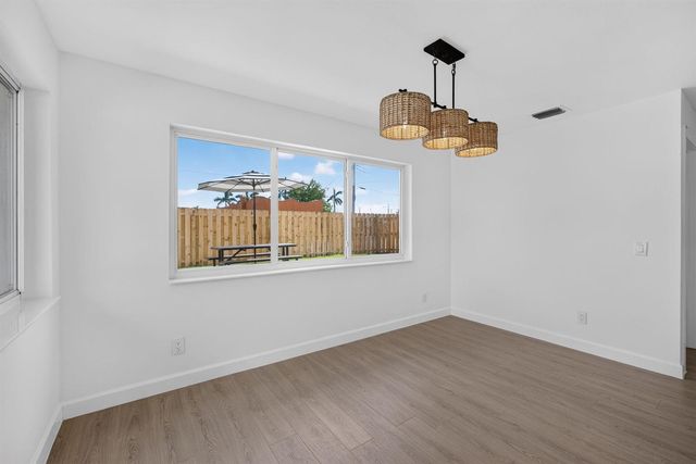665 W 7th Street, Riviera Beach, FL 33404