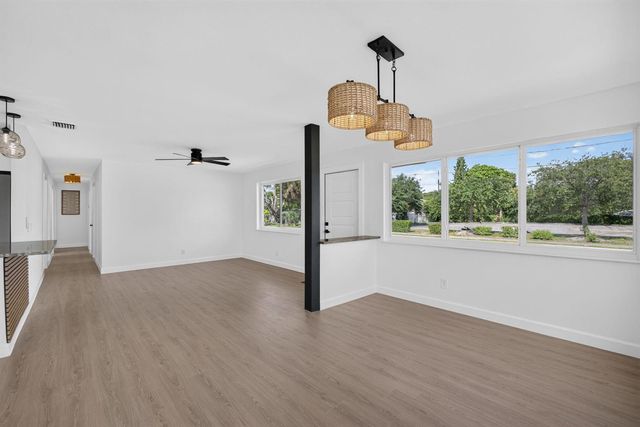 665 W 7th Street, Riviera Beach, FL 33404