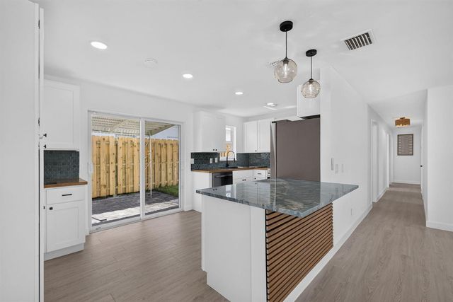 665 W 7th Street, Riviera Beach, FL 33404