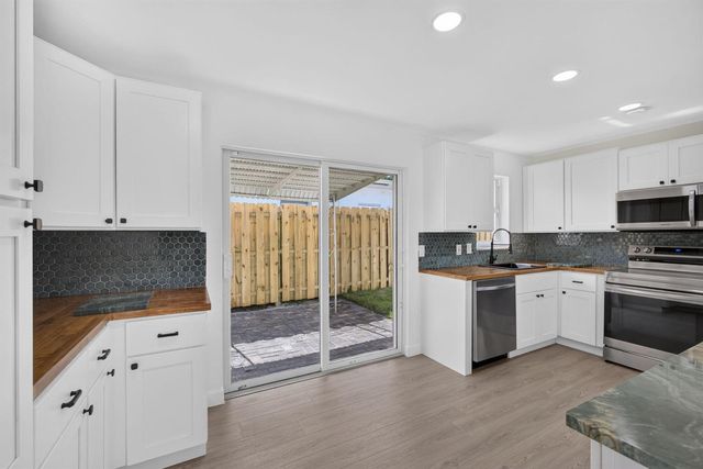 665 W 7th Street, Riviera Beach, FL 33404