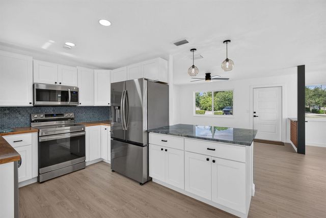 665 W 7th Street, Riviera Beach, FL 33404