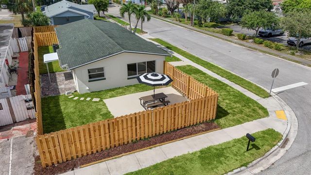 665 W 7th Street, Riviera Beach, FL 33404