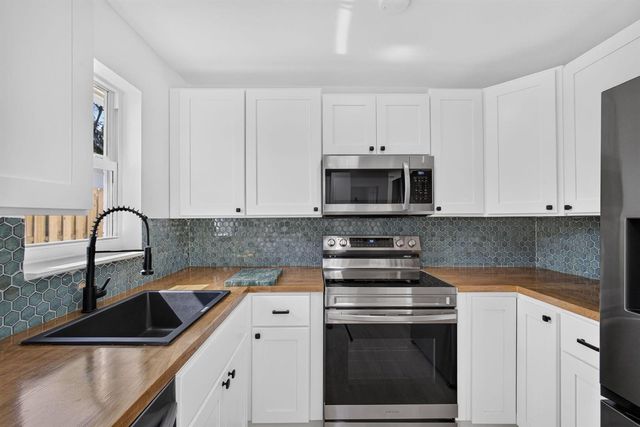 665 W 7th Street, Riviera Beach, FL 33404