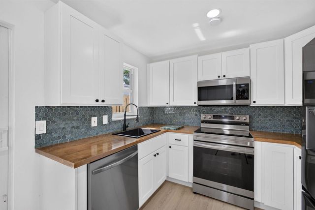 665 W 7th Street, Riviera Beach, FL 33404