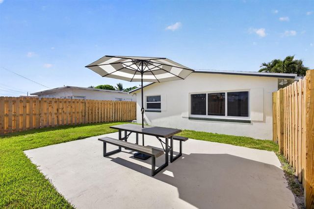 665 W 7th Street, Riviera Beach, FL 33404