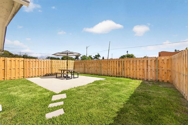 665 W 7th Street, Riviera Beach, FL 33404