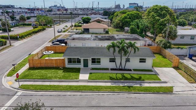 665 W 7th Street, Riviera Beach, FL 33404