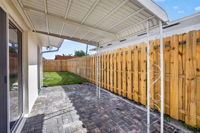 665 W 7th Street, Riviera Beach, FL 33404