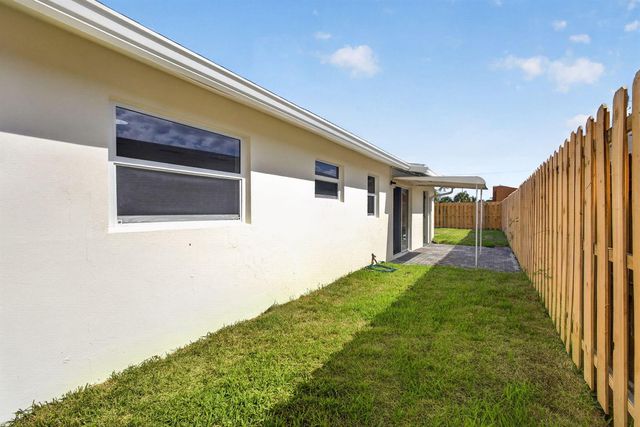 665 W 7th Street, Riviera Beach, FL 33404