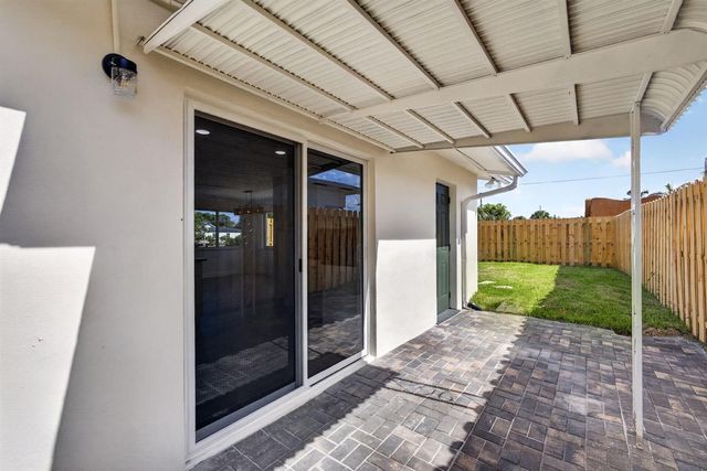 665 W 7th Street, Riviera Beach, FL 33404