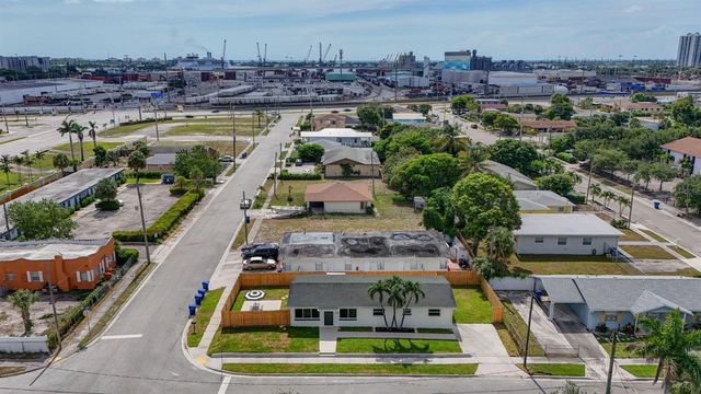 665 W 7th Street, Riviera Beach, FL 33404