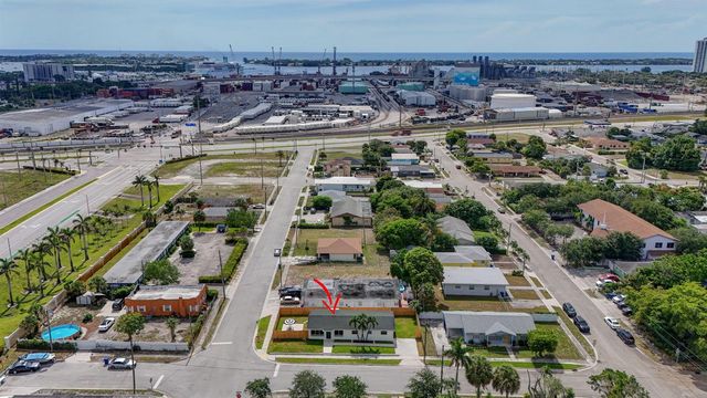 665 W 7th Street, Riviera Beach, FL 33404