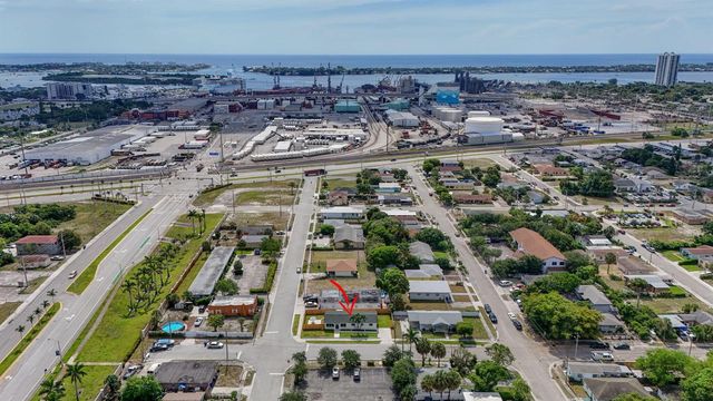 665 W 7th Street, Riviera Beach, FL 33404