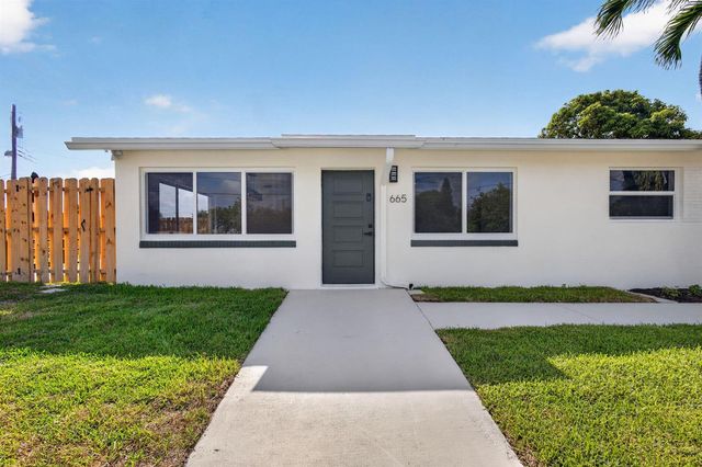 665 W 7th Street, Riviera Beach, FL 33404
