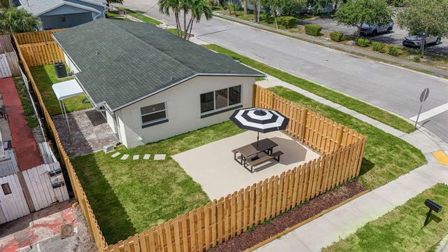 665 W 7th Street, Riviera Beach, FL 33404