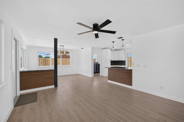 665 W 7th Street, Riviera Beach, FL 33404