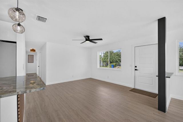 665 W 7th Street, Riviera Beach, FL 33404