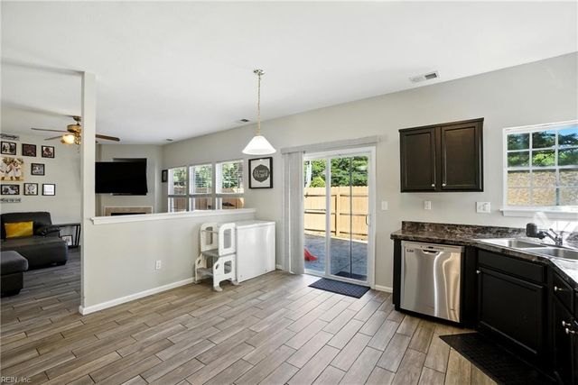 4150 River Breeze CIR, Chesapeake, VA 23321