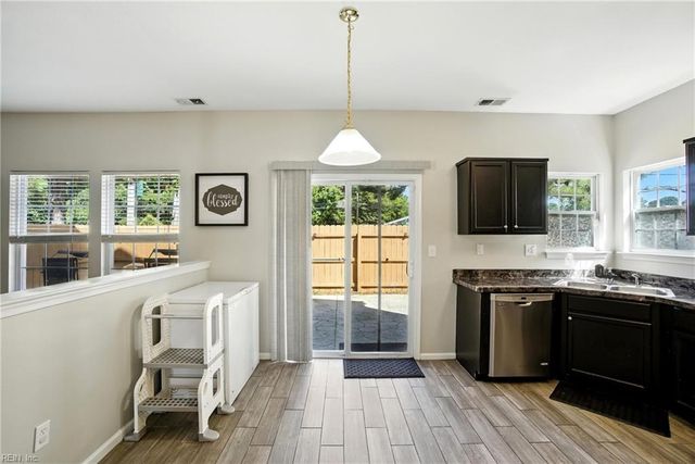 4150 River Breeze CIR, Chesapeake, VA 23321