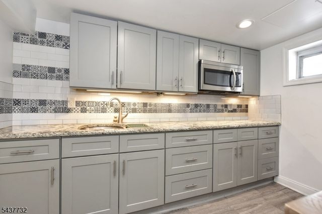 111 Teaneck Rd, Teaneck Twp., NJ 07666