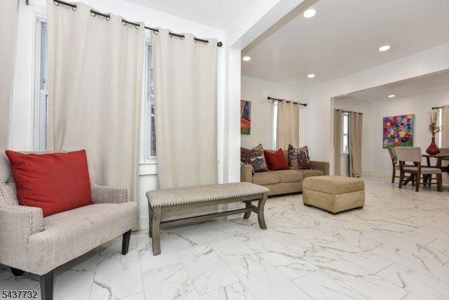 111 Teaneck Rd, Teaneck Twp., NJ 07666
