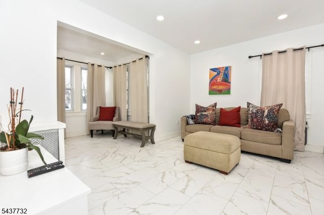 111 Teaneck Rd, Teaneck Twp., NJ 07666